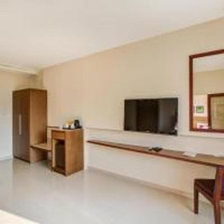 Hotel Jk Residency Kelakam Exterior foto