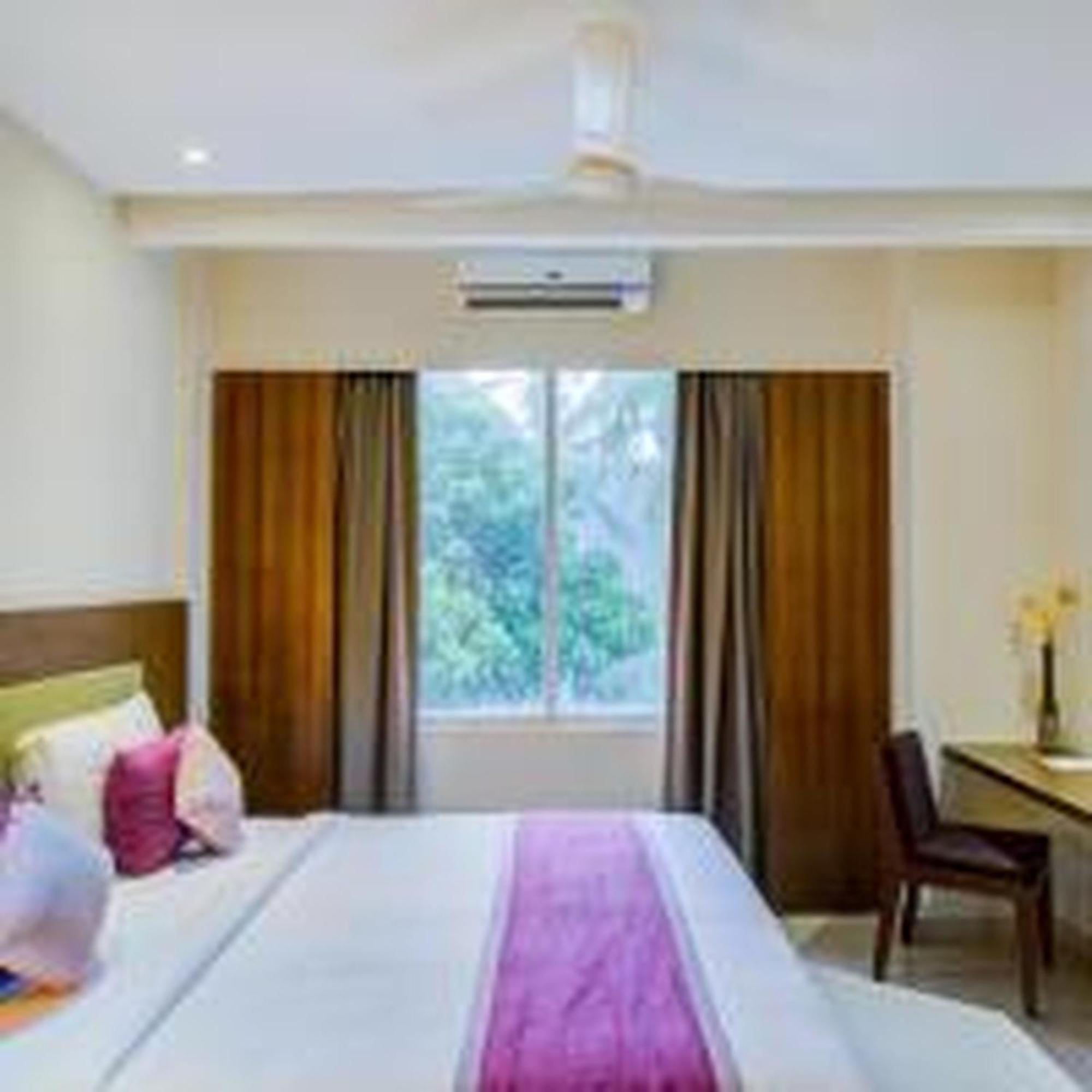 Hotel Jk Residency Kelakam Exterior foto